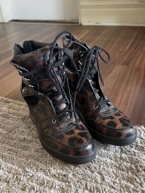 Leopard Print Lace-Up Wedge Sneakers || ALDO || size 9